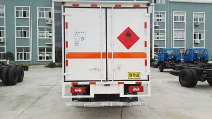 危险品运输车 国五标准下的安全规范与类型解析