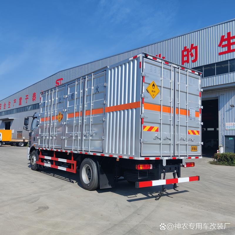一汽解放J6L单桥危险品厢式运输车深度解析 锡柴220马力+8挡箱+275真空胎的合规之选